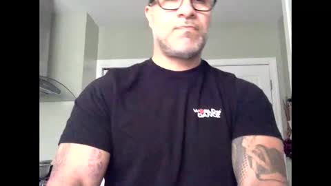 Snapshot of manny77977 chatting on 12/02/25, 04:13 david 77977 online show from 12/02/25, 04:13