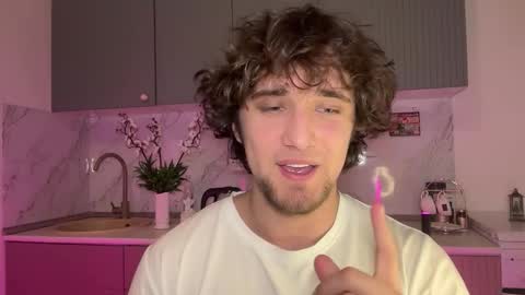 Snapshot of manolein chatting on 10/30/25, 03:24 manolein online show from 10/30/25, 03:24