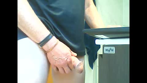 Snapshot of manu_481 chatting on 09/25/25, 03:27 manu_481 online show from 09/25/25, 03:27