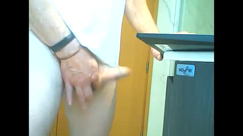 Snapshot of manu_481 chatting on 10/03/25, 02:58 manu_481 online show from 10/03/25, 02:58