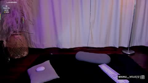 Snapshot of manu_nyx chatting on 04/24/26, 07:11 manu velezz Help me to get to 100 thumbs ups Tip 25tks Rate me online show from 04/24/26, 07:11
