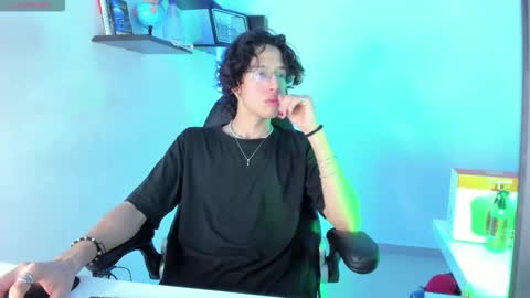 Snapshot of manu_vera8 chatting on 10/21/25, 02:45 Manuel online show from 10/21/25, 02:45