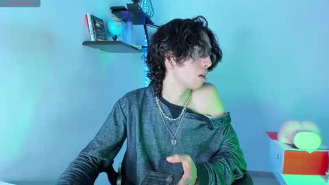 Snapshot of manu_vera8 chatting on 10/23/25, 04:34 Manuel online show from 10/23/25, 04:34