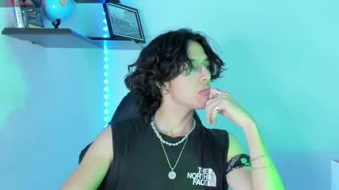 Snapshot of manu_vera8 chatting on 10/24/25, 03:03 Manuel online show from 10/24/25, 03:03