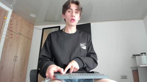 Snapshot of manucute_23_ chatting on 01/02/25, 04:35 manucute 23 online show from 01/02/25, 04:35