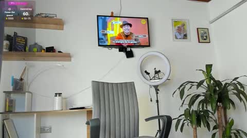 Snapshot of manucute_23_ chatting on 11/09/25, 04:05 manucute 23 online show from 11/09/25, 04:05