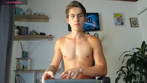 Snapshot of manucute_23_ chatting on 11/18/25, 03:16 manucute 23 online show from 11/18/25, 03:16