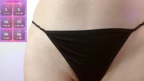 Snapshot of manue_bela chatting on 02/01/25, 11:10 Angela online show from 02/01/25, 11:10