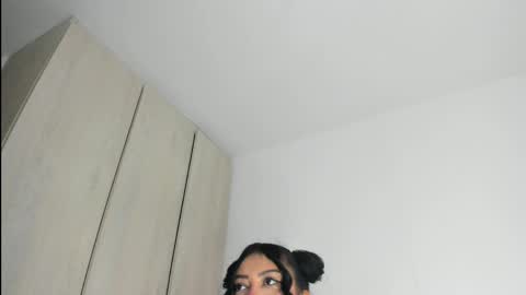 Snapshot of manuela_anderson chatting on 05/04/26, 04:03 MANUELA online show from 05/04/26, 04:03