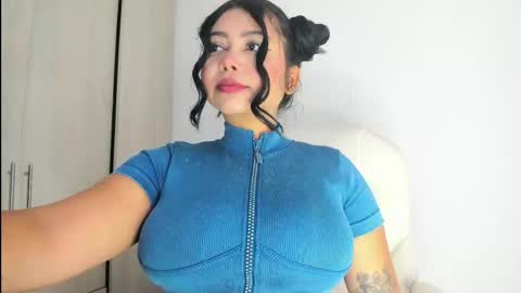 Snapshot of manuela_anderson chatting on 05/29/26, 01:31 MANUELA online show from 05/29/26, 01:31