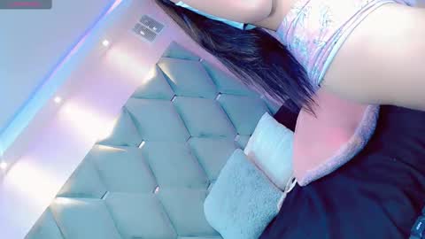 Manuela Kingsley online show from 12/17/24, 02:44