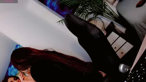 Manuela Kingsley online show from 02/10/25, 11:46