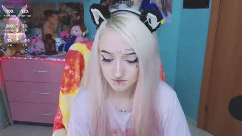 Snapshot of manuela_unicorn chatting on 11/13/25, 08:30 Manuela online show from 11/13/25, 08:30