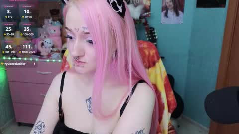 Snapshot of manuela_unicorn chatting on 12/15/25, 08:24 Manuela online show from 12/15/25, 08:24