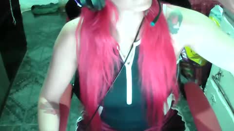 Snapshot of manuescarlate13 chatting on 02/13/25, 04:43 Manu Escarlate online show from 02/13/25, 04:43