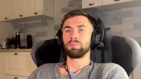 Snapshot of manussa69 chatting on 11/13/25, 03:49 Manussa and Edward online show from 11/13/25, 03:49