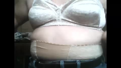 Snapshot of manwithboobs chatting on 01/04/25, 06:19 manwithboobs online show from 01/04/25, 06:19