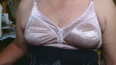 Snapshot of manwithboobs chatting on 09/18/25, 06:32 manwithboobs online show from 09/18/25, 06:32