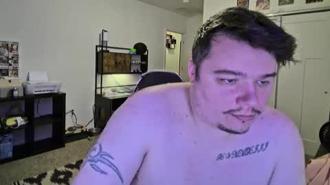 Snapshot of manyfacese chatting on 11/12/25, 02:23 kyle online show from 11/12/25, 02:23