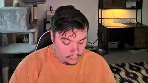 Snapshot of manyfacese chatting on 11/29/25, 10:46 kyle online show from 11/29/25, 10:46