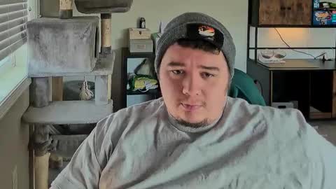 Snapshot of manyfacese chatting on 12/13/25, 08:36 kyle online show from 12/13/25, 08:36