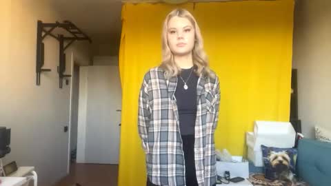 Lara online show from 11/19/25, 10:48