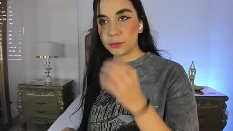 Snapshot of mara_betancurt chatting on 12/19/25, 03:57 Mara online show from 12/19/25, 03:57