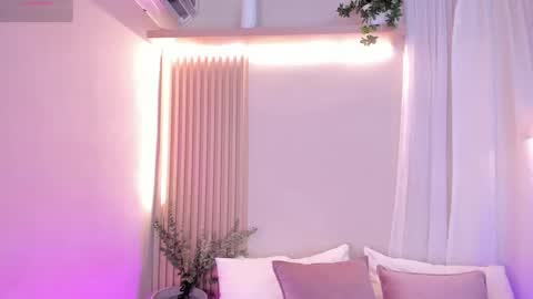 Mara  online show from 12/15/25, 01:10