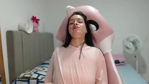 Snapshot of maraa_09 chatting on 02/19/25, 01:40 Marcela independent online show from 02/19/25, 01:40