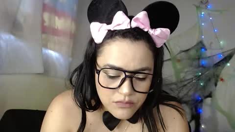 maraa_lee online show from 10/30/25, 09:04