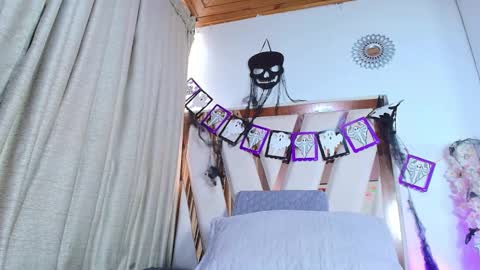 Snapshot of maraa_x chatting on 10/29/25, 07:37 maraa_x online show from 10/29/25, 07:37