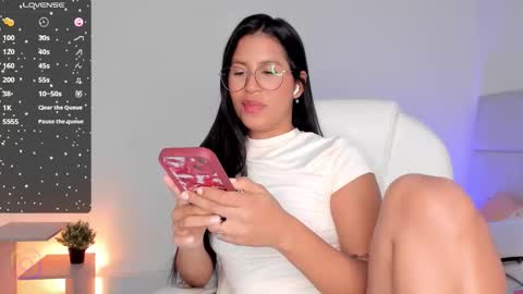 Snapshot of maragirl chatting on 09/28/25, 10:15 Mara online show from 09/28/25, 10:15