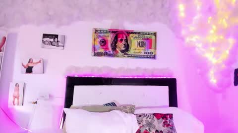 maralinette22 online show from 02/19/25, 08:52