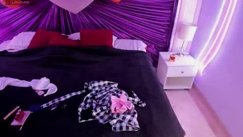 maralinette22 online show from 10/13/25, 10:37