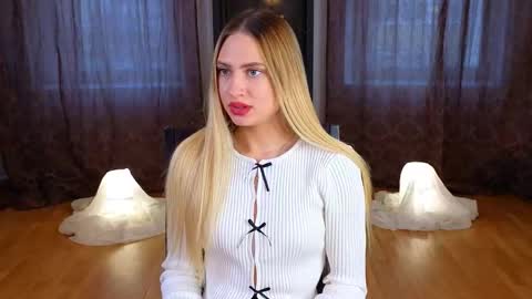 Snapshot of marandamartabano chatting on 11/11/25, 04:56 Victoria online show from 11/11/25, 04:56