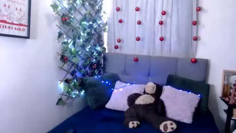 Snapshot of marce_bunny chatting on 12/26/24, 02:37 Marcela  online show from 12/26/24, 02:37