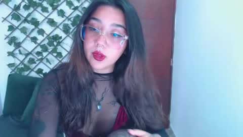 Snapshot of marce_bunny chatting on 10/21/25, 06:41 Marcela  online show from 10/21/25, 06:41