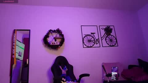 Snapshot of marce_hill chatting on 10/21/25, 11:33 MARCE AND ..... online show from 10/21/25, 11:33