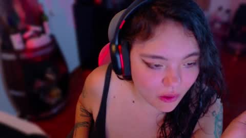 Snapshot of marcela2101s chatting on 10/21/25, 10:32 marcela2101s online show from 10/21/25, 10:32