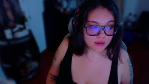 Snapshot of marcela2101s chatting on 10/24/25, 08:27 marcela2101s online show from 10/24/25, 08:27