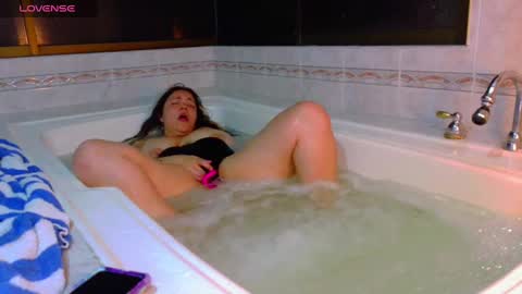 Snapshot of marcela2101s chatting on 11/08/25, 11:25 marcela2101s online show from 11/08/25, 11:25