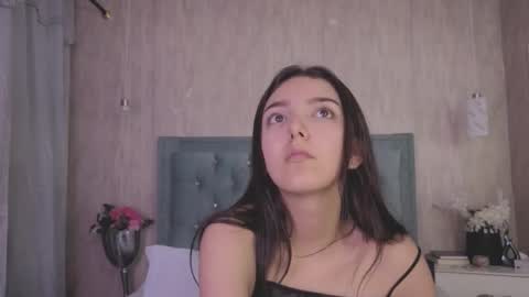 Snapshot of marcelaa_fox chatting on 10/17/25, 08:44 Marcela online show from 10/17/25, 08:44