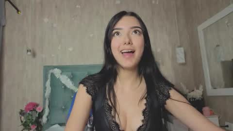 Snapshot of marcelaa_fox chatting on 12/05/25, 08:27 Marcela online show from 12/05/25, 08:27