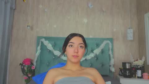 Snapshot of marcelaa_fox chatting on 12/15/25, 08:13 Marcela online show from 12/15/25, 08:13