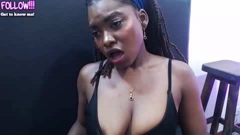 Snapshot of marcelagreyy chatting on 09/18/25, 12:23 MARCELA  online show from 09/18/25, 12:23