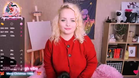 Snapshot of marcelinepeach chatting on 01/01/25, 10:43 Sara online show from 01/01/25, 10:43