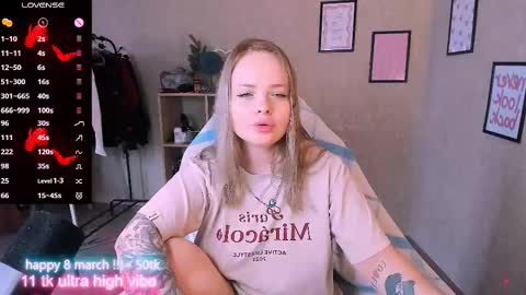 Snapshot of marcelinepeach chatting on 03/08/25, 01:14 Sara online show from 03/08/25, 01:14