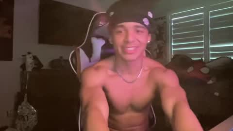 Snapshot of marcellorey chatting on 07/15/26, 01:33 poyzennus online show from 07/15/26, 01:33