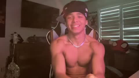 Snapshot of marcellorey chatting on 07/17/26, 01:01 poyzennus online show from 07/17/26, 01:01
