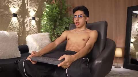 Snapshot of marcoyethan chatting on 11/18/25, 07:18 Marco and Ethan online show from 11/18/25, 07:18